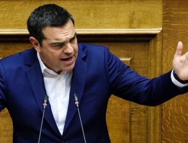 Βloomberg για Τσίπρα: «Η Ευρώπη δάμασε έναν λαϊκιστή που έφερε τη χώρα στο χείλος του γκρεμού»